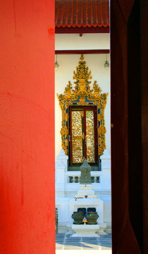 Wat Pathum Wanaram Doorway