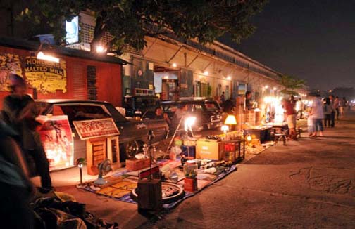 Outside, temporary vendors offer the retro and vintage merchandise that make up the market's claim to fame. 