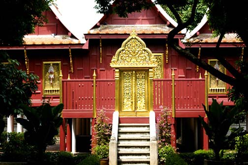 As a ho trai Wat Rakang's Tripataka Hall is impressive, as a royal residence, not so much.